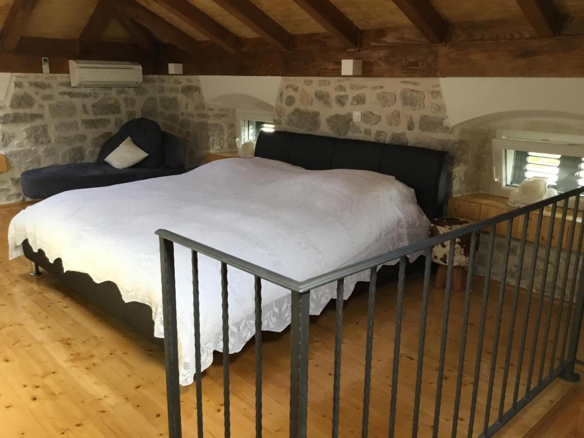 Stein Haus Villa Pirovac Bagian luar foto