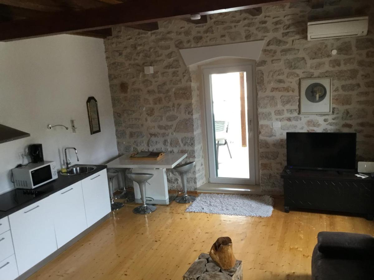 Stein Haus Villa Pirovac Bagian luar foto